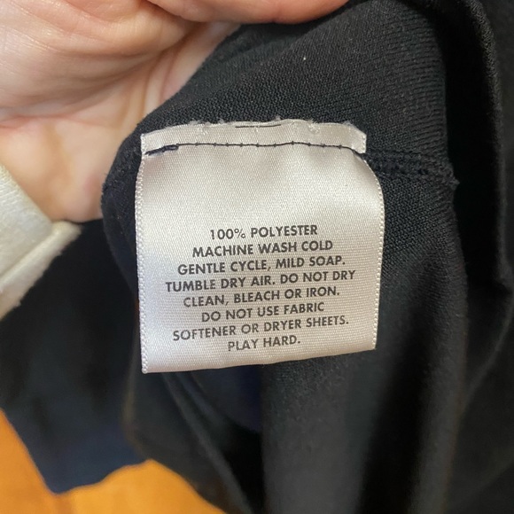 EUC Mountain Hardware Men's black 1/4 Zip black base layer top - Picture 6 of 10